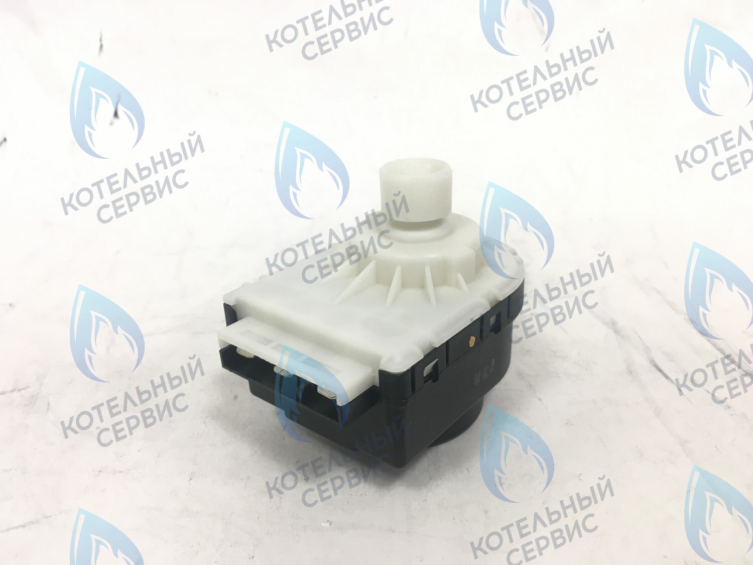 GM002 Сервопривод (мотор) трехходового клапана Ariston (61302483-01) 10mm – 220/240V (E) BAXI (5647340, 5694580, 5694581, 200025379, YYY56945811P, YYY005694581), CHAFFOTEAUX (61302483-01) в Орске